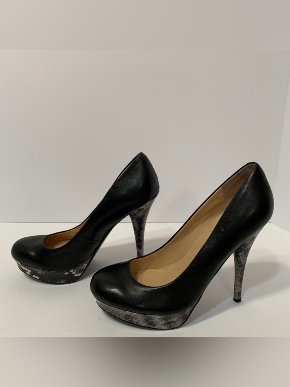 GUESS size 8.5 platform Leather Heels black with snakeskin print wedding guest